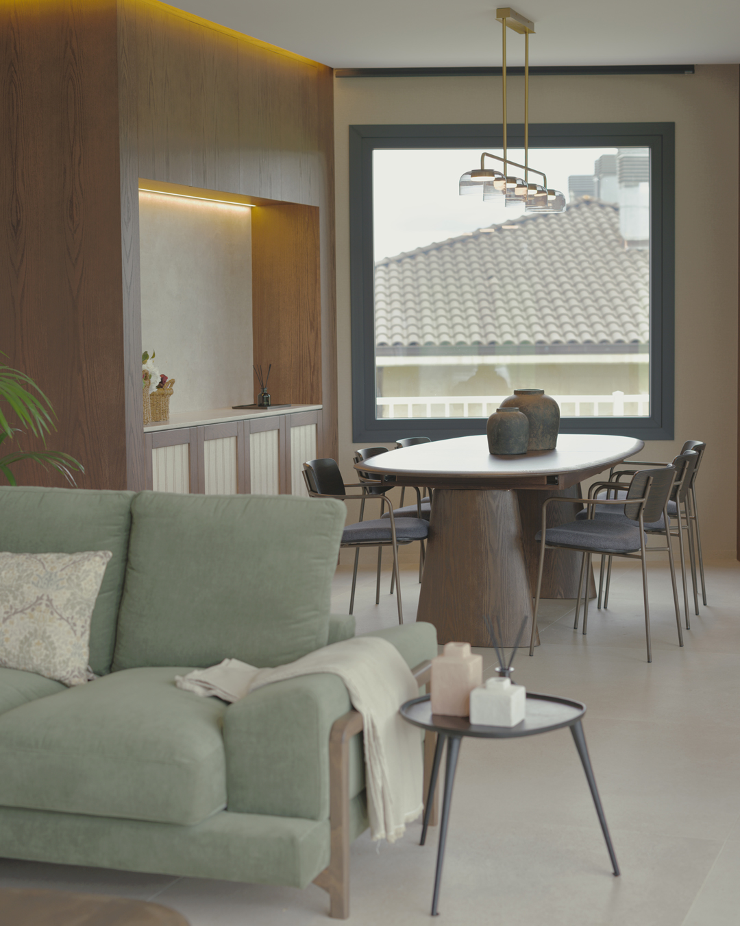 Interior de arquitectura moderna de obra nueva en Casa V por a.bolado arquitectura, donde destaca la sencillez material de la piedra y la búsqueda de paz y luz