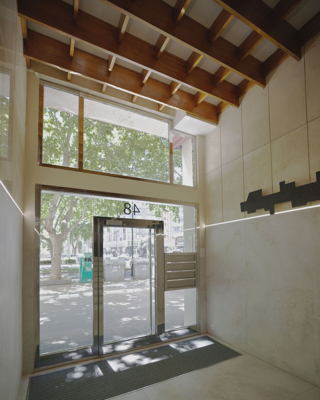 Reforma Portal Madera Piedra Diseño Moderno
